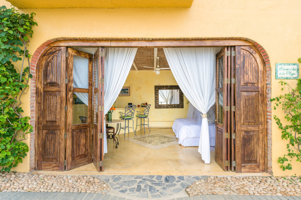 amor-boutique-hotel-la-playa-beautiful-wood-doors-hotel-room-sayulita