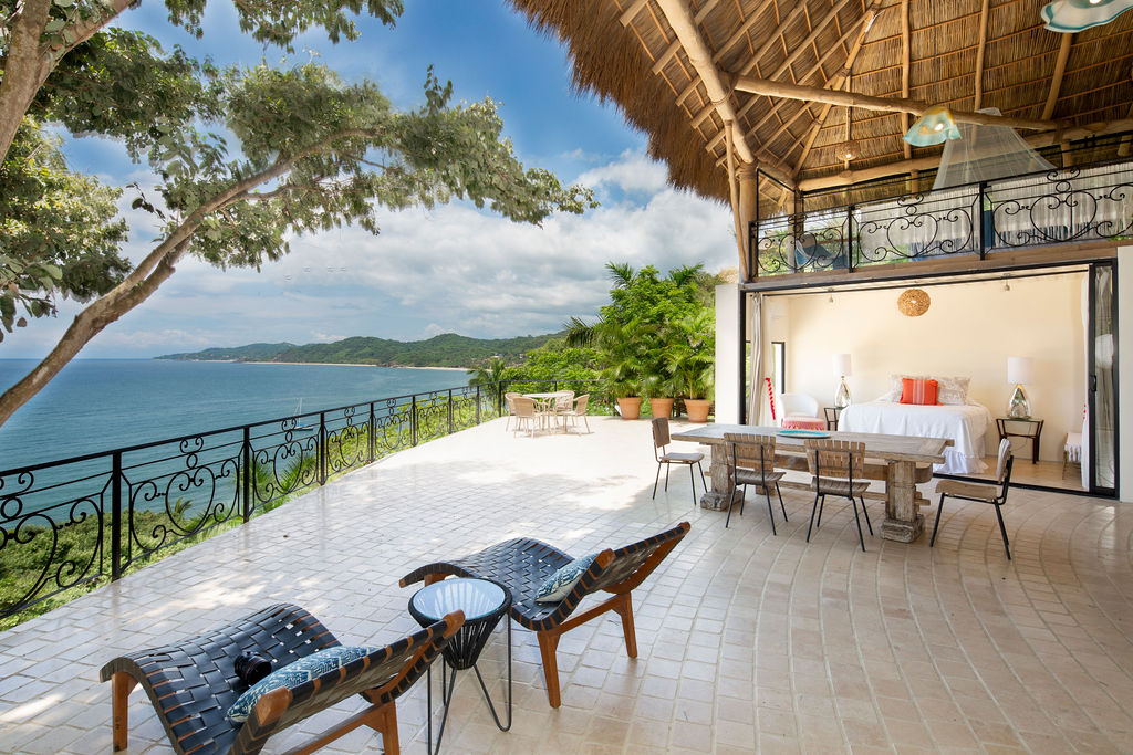 local-tribe-de-mexico-hotel-in-sayulita-amor-eterno-ocean-view-beach-chairs (1)